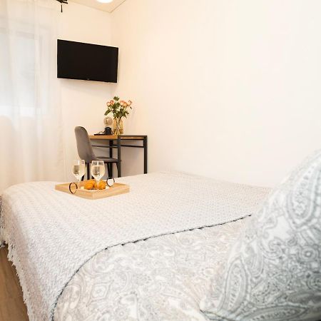 Downhill Apartment On The Groundfloor Каунас Екстериор снимка