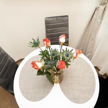 Downhill Apartment On The Groundfloor Каунас Екстериор снимка