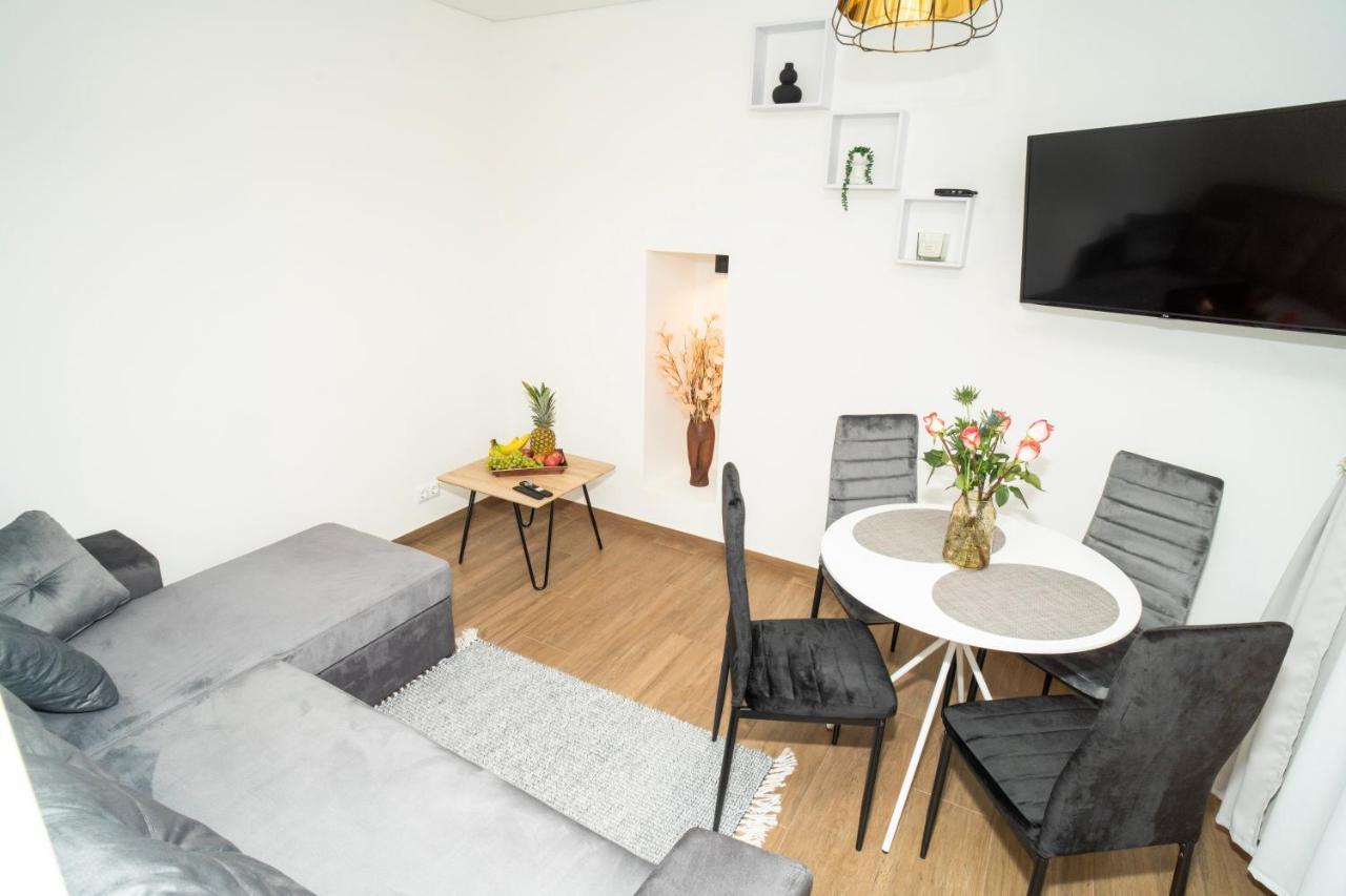 Downhill Apartment On The Groundfloor Каунас Екстериор снимка