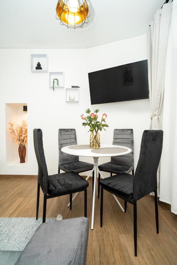 Downhill Apartment On The Groundfloor Каунас Екстериор снимка